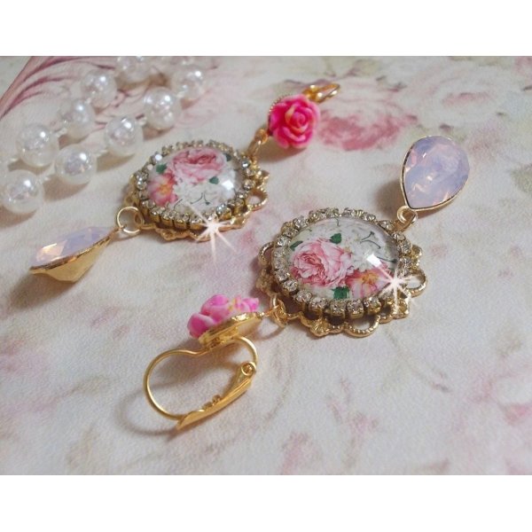 BO Bouquet Valentine created with glass rose bouquet cabochons, resin cabochons and Swarovski crystals 