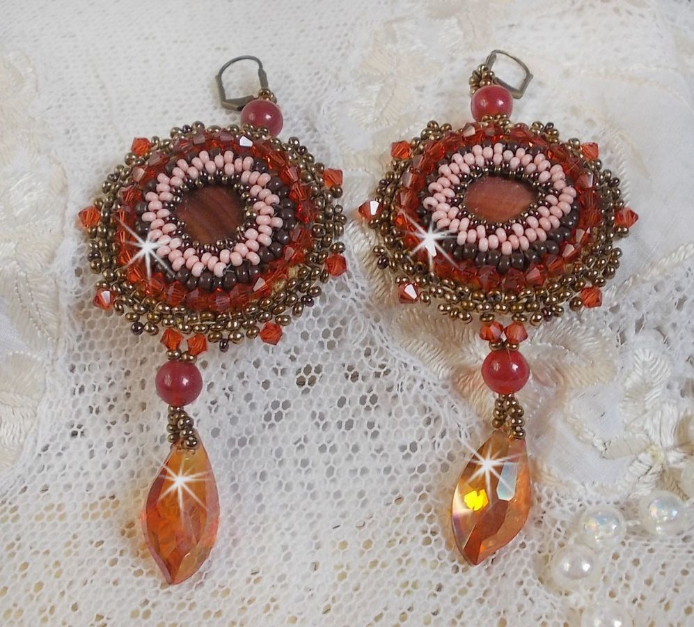 BO Topaz embroidered with mahogany pearl discs, smooth round beads, Swarovski crystals and seed beads