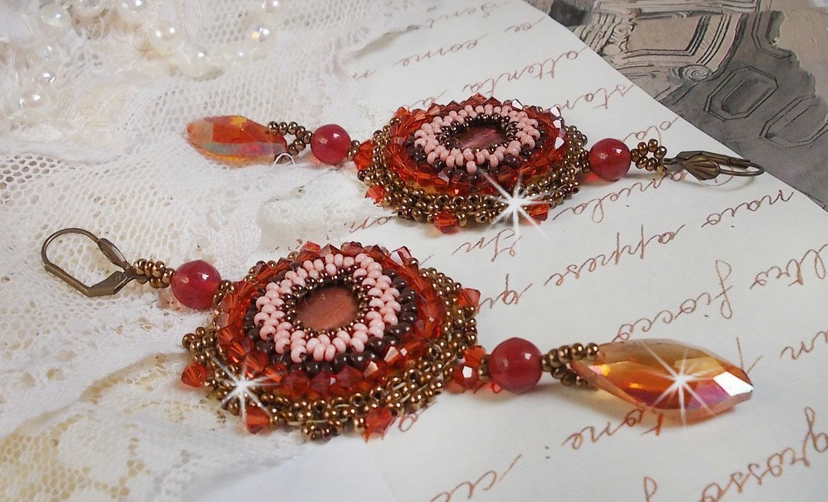 BO Topaz embroidered with mahogany pearl discs, smooth round beads, Swarovski crystals and seed beads