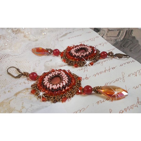 BO Topaz embroidered with mahogany pearl discs, smooth round beads, Swarovski crystals and seed beads