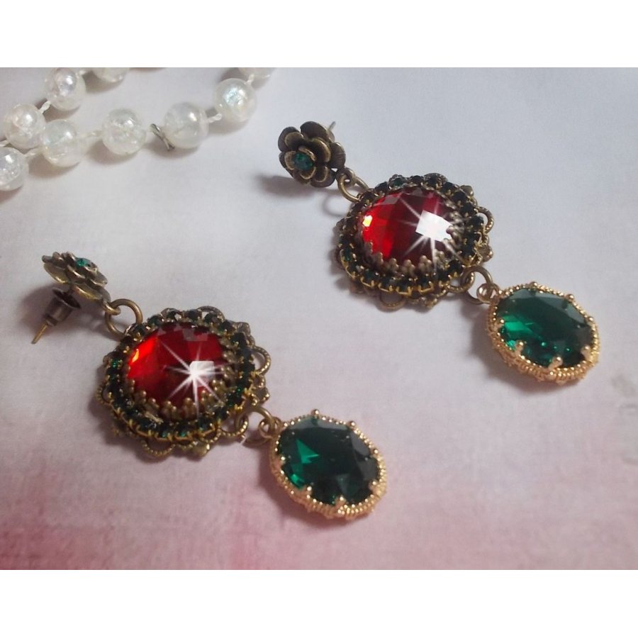 Red and Green monochrome BO mounted with red glass cabochons, oval zirconium pendants, bronze flower-shaped BO and quality accessories