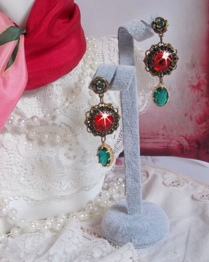 Red and Green monochrome BO mounted with red glass cabochons, oval zirconium pendants, bronze flower-shaped BO and quality accessories