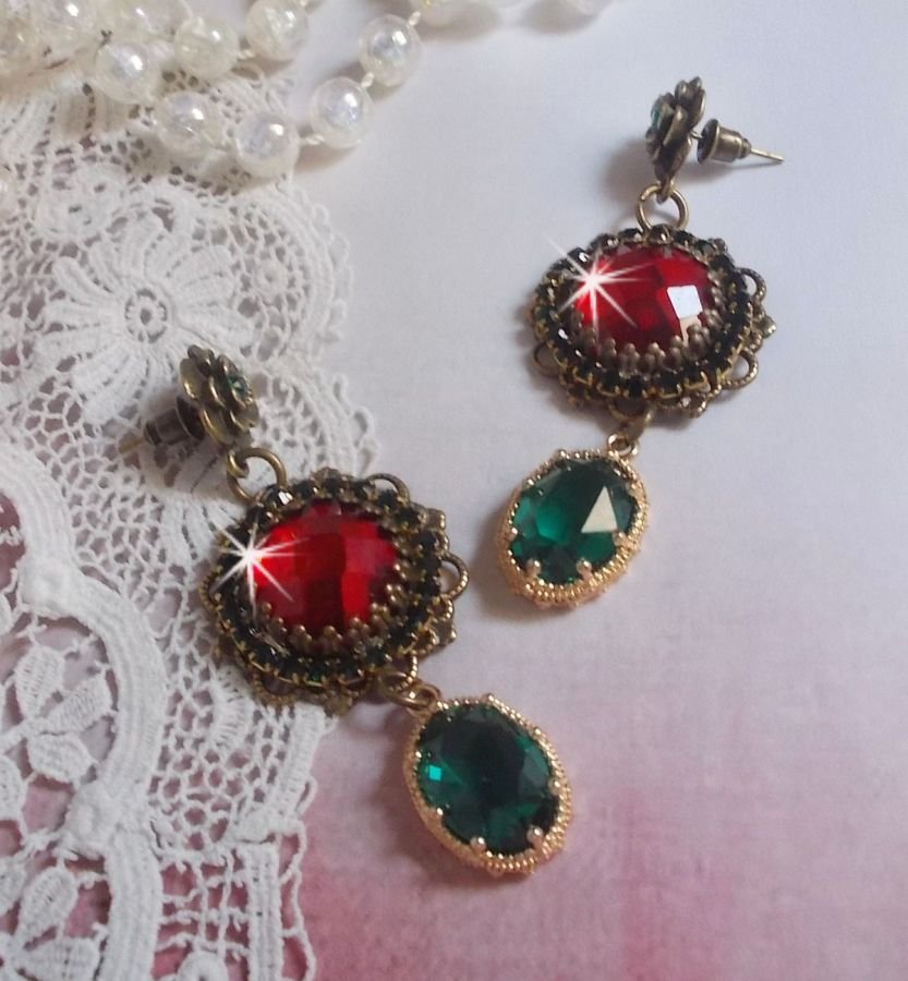 Red and Green monochrome BO mounted with red glass cabochons, oval zirconium pendants, bronze flower-shaped BO and quality accessories