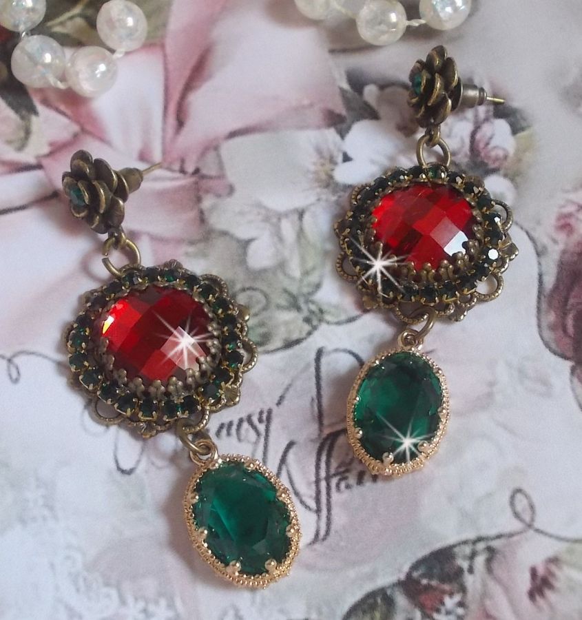 Red and Green monochrome BO mounted with red glass cabochons, oval zirconium pendants, bronze flower-shaped BO and quality accessories