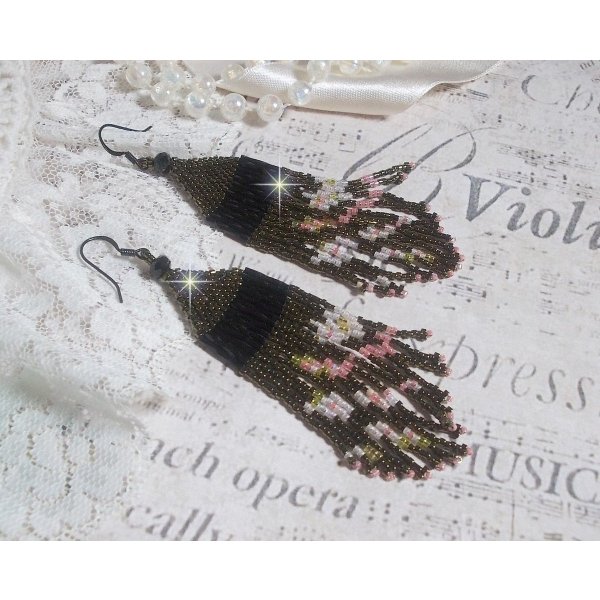 BO Champ&ecirc;tre mont&eacute;es avec des rocailles et tubes torsad&eacute;es en Verre aux couleurs de saison : Olive, Jaune, Vert, Saumon et Blanc &agrave; laquelle s&rsquo;ajoute des perles sur des crochets d&rsquo;oreilles Laiton