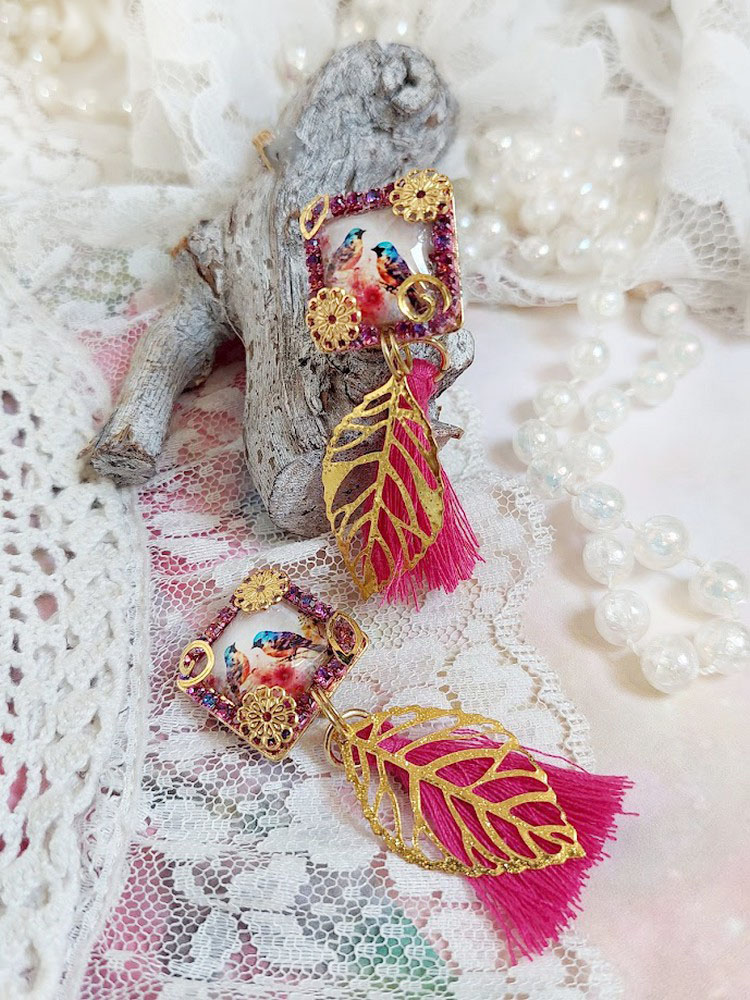 BO Chants d&rsquo;Oiseaux cr&eacute;&eacute;es avec cabochons verres, pompons, cha&icirc;ne strass verre et clips laiton