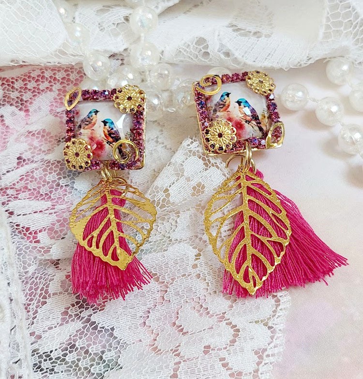 BO Chants d&rsquo;Oiseaux cr&eacute;&eacute;es avec cabochons verres, pompons, cha&icirc;ne strass verre et clips laiton