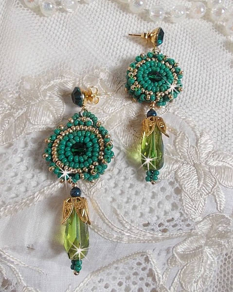 BO Charnelle embroidered with round beads and Swarovski cabochons, faceted drops and seed beads