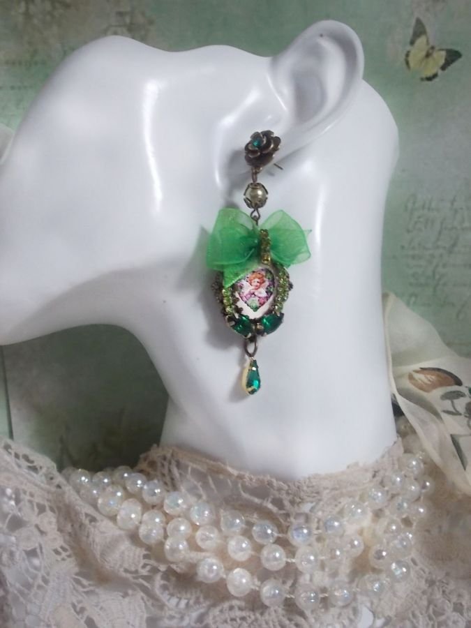 BO Coeur d'Anges created with magnifying cabochons, organza ribbon, various accessories and crystals