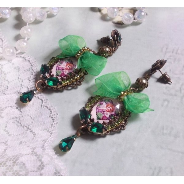 BO Coeur d'Anges created with magnifying cabochons, organza ribbon, various accessories and crystals