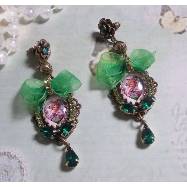 BO Coeur d'Anges created with magnifying cabochons, organza ribbon, various accessories and crystals