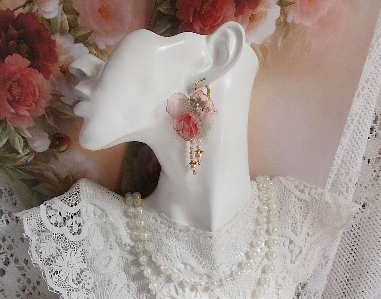 BO Douceur Poudr&eacute;e created with Organza ribbon, tulle, Swarovski crystals, Bohemian glass beads and rocailles