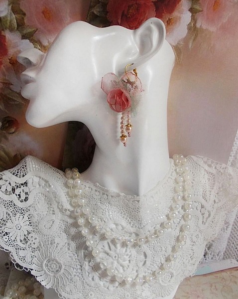 BO Douceur Poudr&eacute;e created with Organza ribbon, tulle, Swarovski crystals, Bohemian glass beads and rocailles