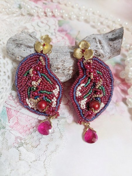 BO Enchantment of Autumn embroidered with Swarovski crystals, pearls and seed beads