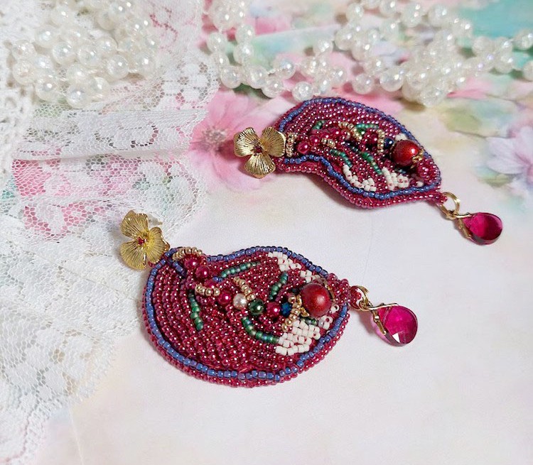 BO Enchantment of Autumn embroidered with Swarovski crystals, pearls and seed beads