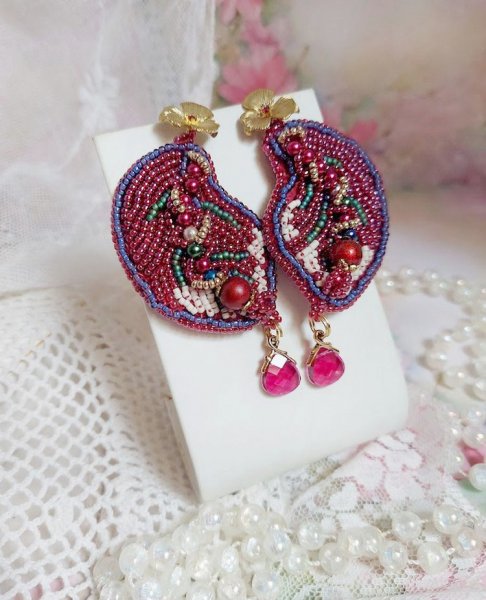 BO Enchantment of Autumn embroidered with Swarovski crystals, pearls and seed beads