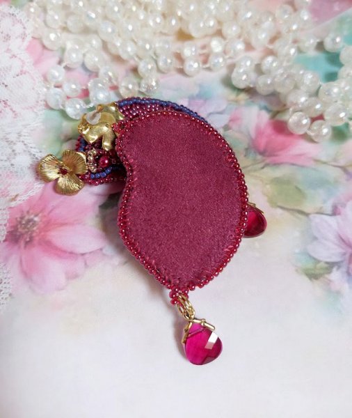BO Enchantment of Autumn embroidered with Swarovski crystals, pearls and seed beads