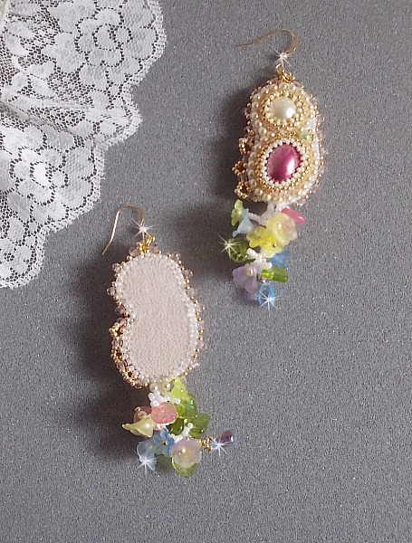BO Envol&eacute;e Fleurie embroidered with Lucite flowers, resin cabochons, round flattened seed beads and 14K Gold Filled ear hooks