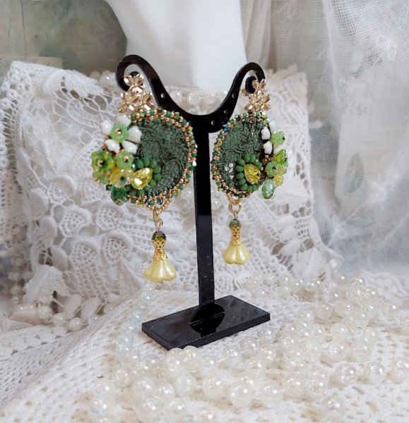 BO Espoir brod&eacute;es avec fleurs et rondes aplaties verres, dentelle, perles Cristal Swarovski