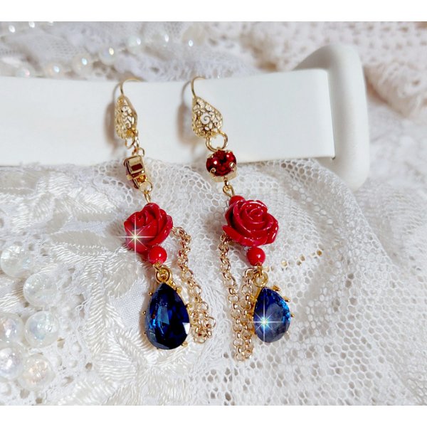 BO Flamenca mont&eacute;es avec cabochons en Cristal, roses en R&eacute;sine, perles rondes en Jade, une cha&icirc;ne avec des poires en oxyde de Zirconium