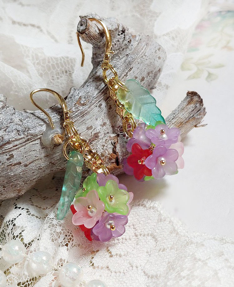 BO Fleurettes cr&eacute;&eacute;es avec fleurs synth&eacute;tiques, perles verres et Cristaux de Swarovski