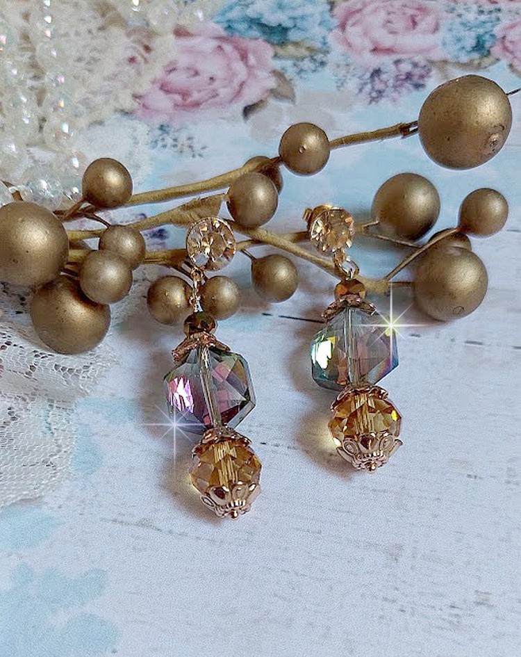 BO Glamour Scintillant montées avec cabochons et perles en Cristal, perles cubes octogonaux cristal électrolytique et clous d'oreilles en laiton doré