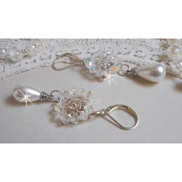 BO Gouttelettes Givrées with Swarovski crystal spinning tops and white Majorca pearls