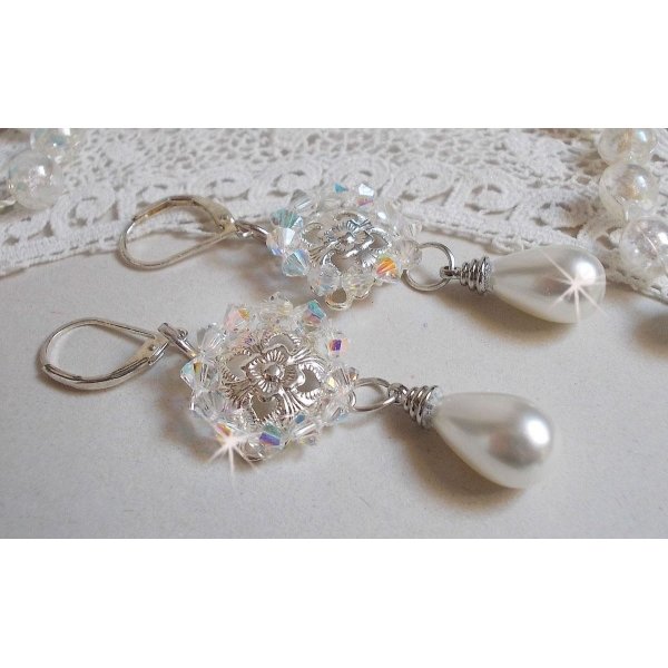 BO Gouttelettes Givrées with Swarovski crystal spinning tops and white Majorca pearls