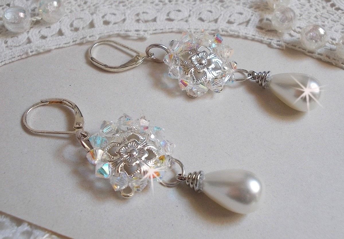 BO Gouttelettes Givrées with Swarovski crystal spinning tops and white Majorca pearls