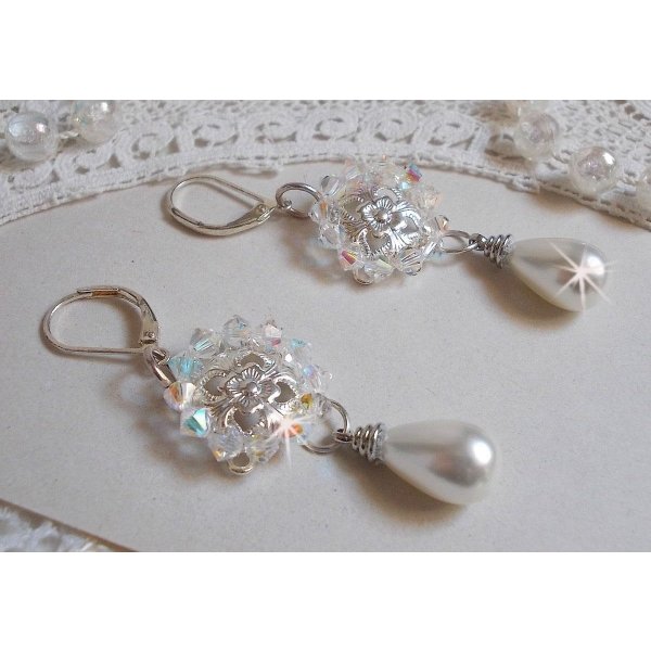 BO Gouttelettes Givr&eacute;es with Swarovski crystal spinning tops and white Majorca pearls