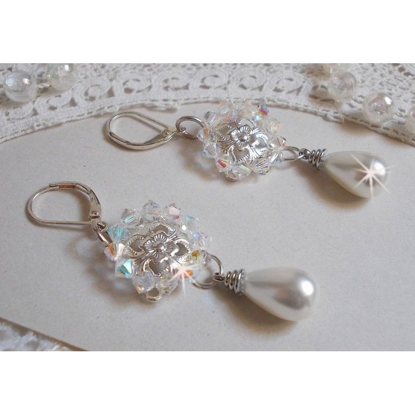 BO Gouttelettes Givrées with Swarovski crystal spinning tops and white Majorca pearls