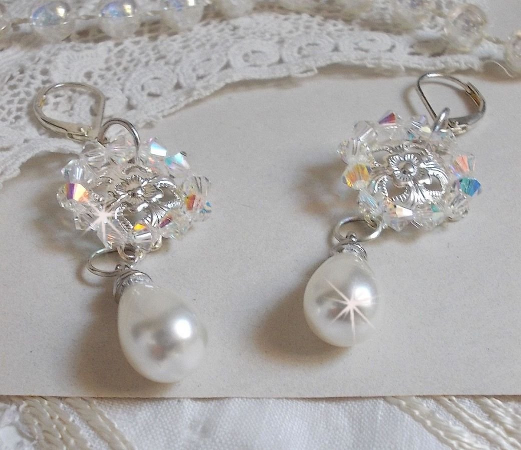 BO Gouttelettes Givrées with Swarovski crystal spinning tops and white Majorca pearls