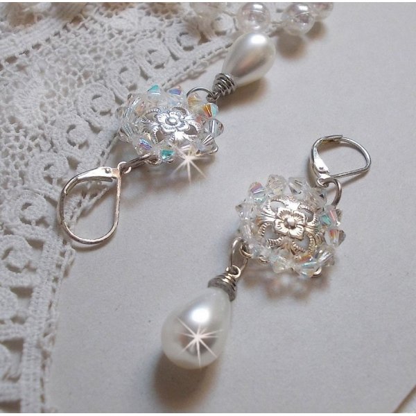 BO Gouttelettes Givr&eacute;es with Swarovski crystal spinning tops and white Majorca pearls