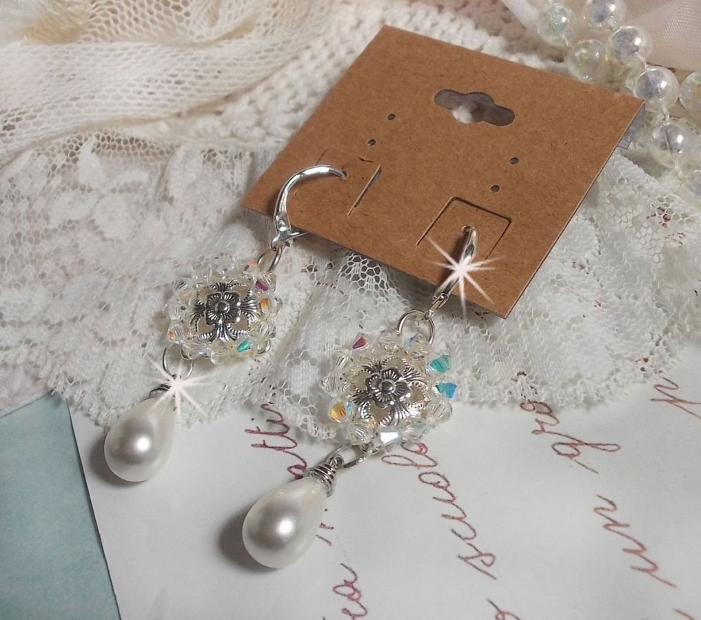 BO Gouttelettes Givrées with Swarovski crystal spinning tops and white Majorca pearls