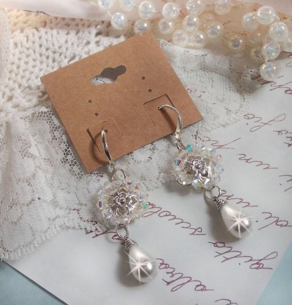 BO Gouttelettes Givr&eacute;es with Swarovski crystal spinning tops and white Majorca pearls