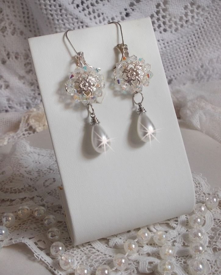 BO Gouttelettes Givrées with Swarovski crystal spinning tops and white Majorca pearls