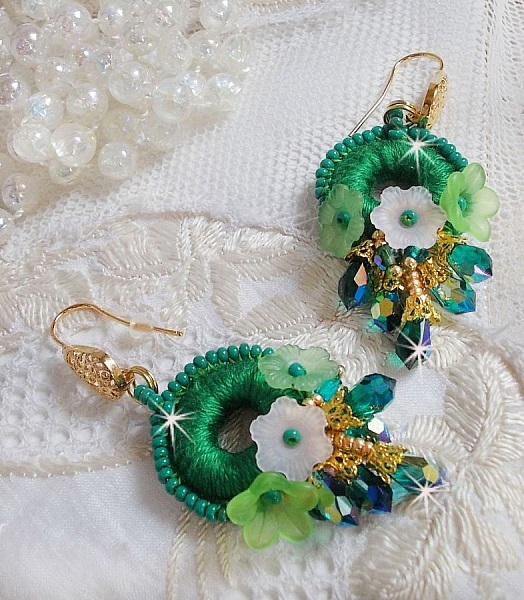 BO Green Iris embroidered with emerald green DMC cotton and Swarovski crystal drops