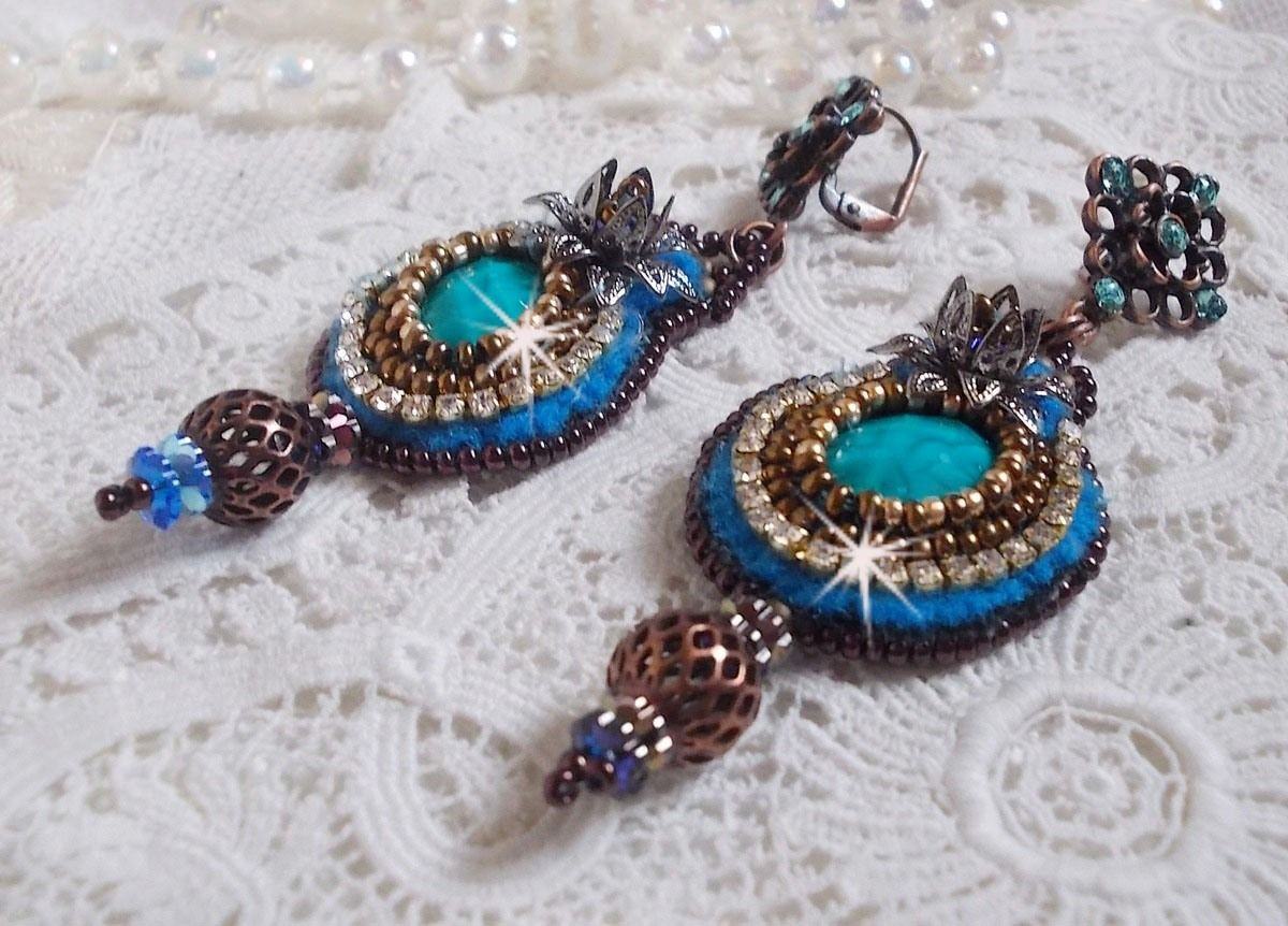 BO Ilycia Charming embroidered with two faceted cabochons green turquoise and Swarovski crystals