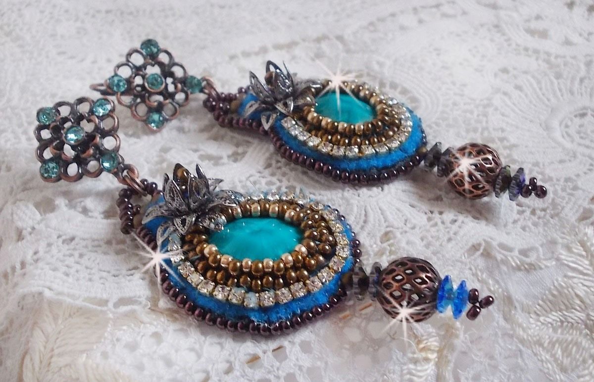 BO Ilycia Charming embroidered with two faceted cabochons green turquoise and Swarovski crystals