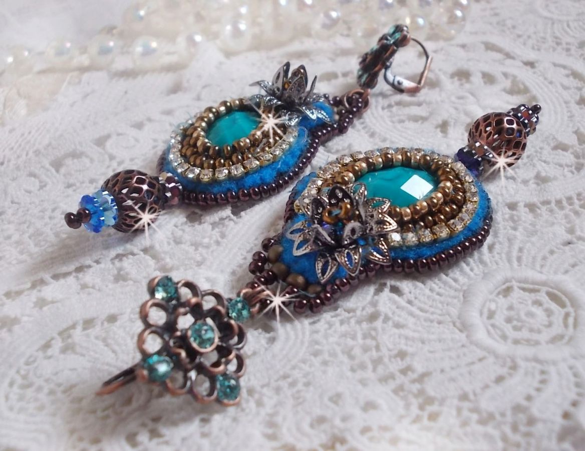 BO Ilycia Charming embroidered with two faceted cabochons green turquoise and Swarovski crystals