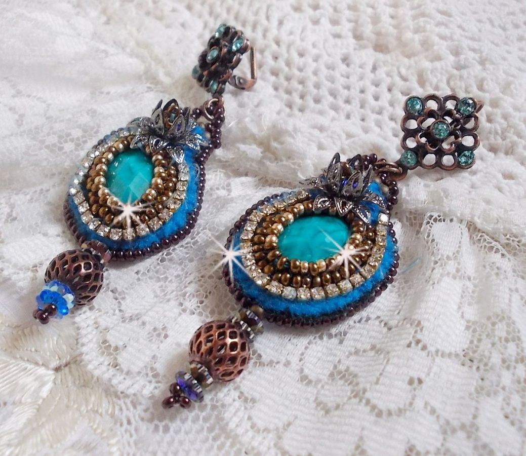 BO Ilycia Charming embroidered with two faceted cabochons green turquoise and Swarovski crystals