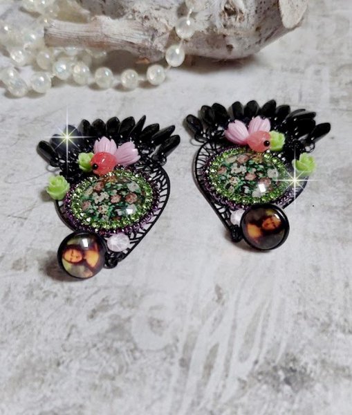 BO La Jocondine mont&eacute;es avec estampes, cabochons verre, dagues, perles r&eacute;sine et perles cristal Swarovski