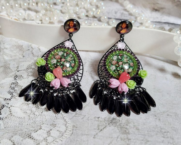 BO La Jocondine mont&eacute;es avec estampes, cabochons verre, dagues, perles r&eacute;sine et perles cristal Swarovski