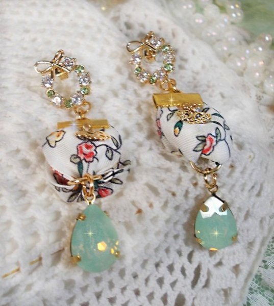 Flower Liberty BO created with Opal crystal cabochons; Gold plated earrings and various accessories