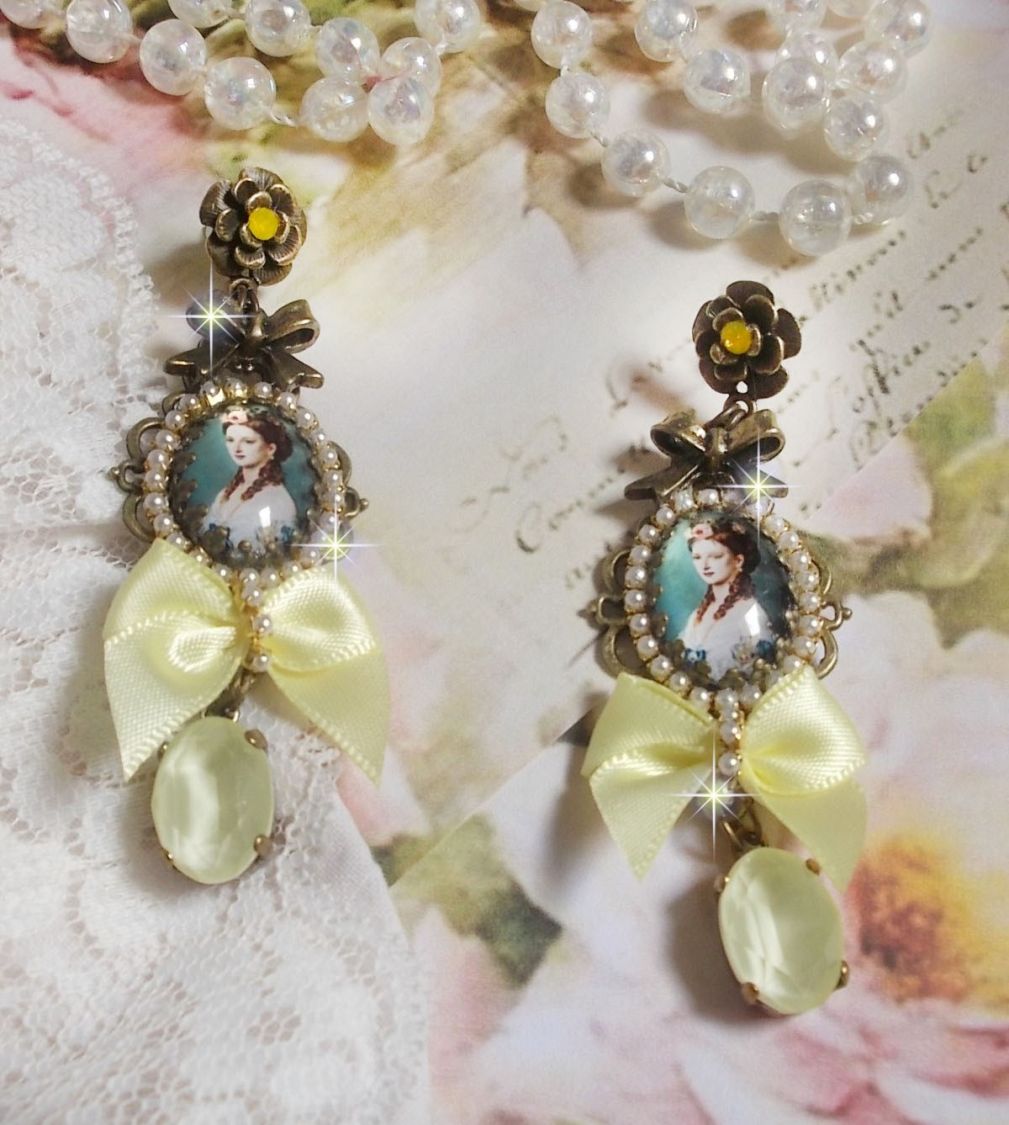 BO Princess look created with cabochons representing a lady princess, crystals, glass beads, bronze accessories and yellow satin bows