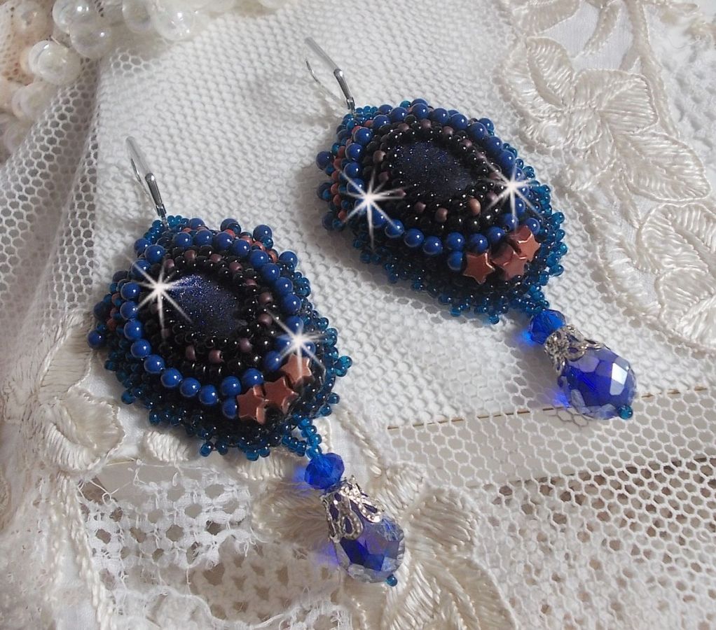 BO Maldives embroidered with glittering resin cabochons, round pearly Swarovski beads and Miyuki seed beads