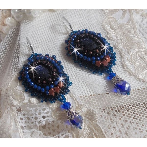 BO Maldives embroidered with glittering resin cabochons, round pearly Swarovski beads and Miyuki seed beads