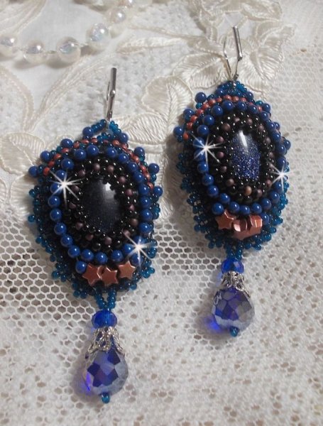 BO Maldives embroidered with glittering resin cabochons, round pearly Swarovski beads and Miyuki seed beads