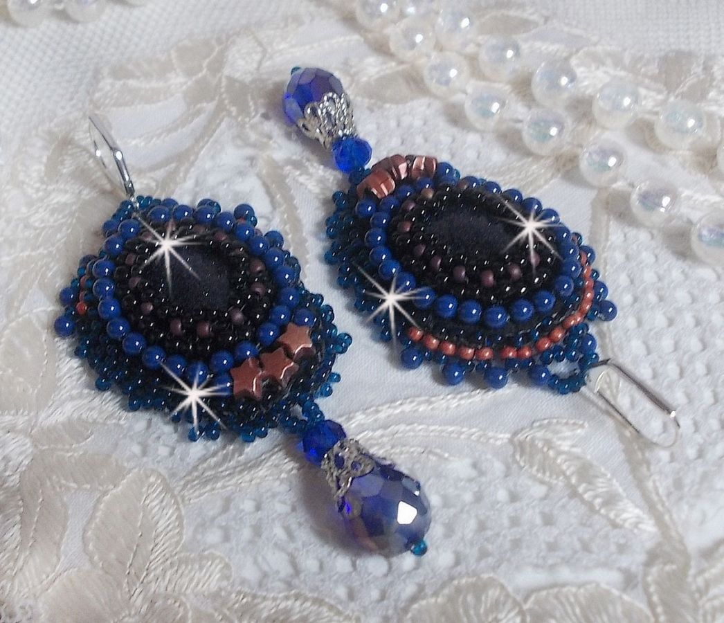 BO Maldives embroidered with glittering resin cabochons, round pearly Swarovski beads and Miyuki seed beads