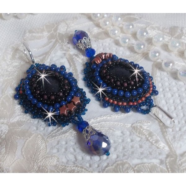 BO Maldives embroidered with glittering resin cabochons, round pearly Swarovski beads and Miyuki seed beads